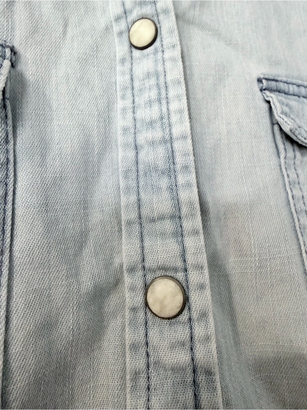 {American Eagle Outfitters} Light Wash Denim Blue Pearl Button-Down Shirt - Picture 5 of 15